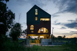 Innovative Flood-Resistant Architecture in Da Nang: The 'Open Bottom' Rural Sanctuary by Hinzstudio - image 3