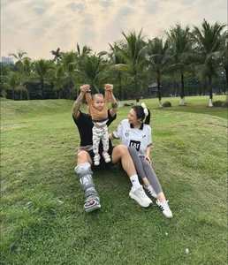 Football Star Doan Van Hau Shares Heartwarming Moments with Family - image 0