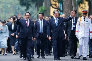 Official Welcome Ceremony for the Prime Minister of Japan in Vietnam - image 6