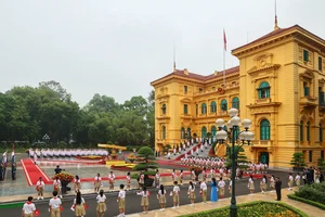 Official Welcome Ceremony for the Prime Minister of Japan in Vietnam - image 4