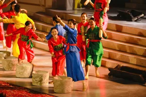 Viet Nam Bach Nghe: A Theatrical Tribute to Traditional Craft Villages - image 2