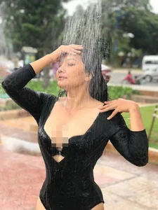 Actress Kieu Trinh Confidently Flaunts Her Curves in Bikini at Age 50 - image 3