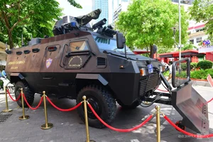 Modern Police Equipment Showcase on Nguyen Hue Walking Street - image 8