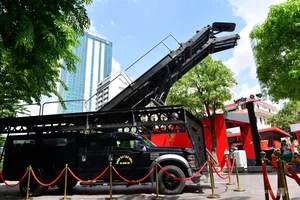 Modern Police Equipment Showcase on Nguyen Hue Walking Street - image 10