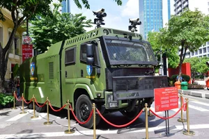 Modern Police Equipment Showcase on Nguyen Hue Walking Street - image 4