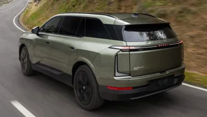 Lexus TZ 2027: The First 3-Row Electric SUV with Legendary V10 Sound - image 4