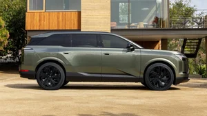 Lexus TZ 2027: The First 3-Row Electric SUV with Legendary V10 Sound - image 13