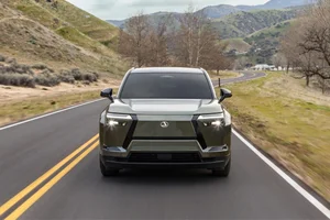 Lexus TZ 2027: The First 3-Row Electric SUV with Legendary V10 Sound - image 7
