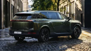 Lexus TZ 2027: The First 3-Row Electric SUV with Legendary V10 Sound - image 5