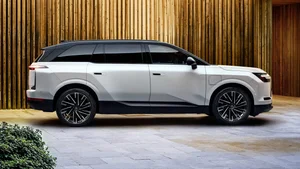 Lexus TZ 2027: The First 3-Row Electric SUV with Legendary V10 Sound - image 17