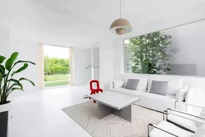Spectacular 1,000sqm Villa with 77 Windows Designed for Parents - image 4