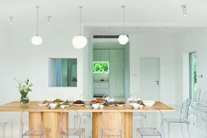 Spectacular 1,000sqm Villa with 77 Windows Designed for Parents - image 3
