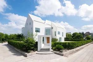 Spectacular 1,000sqm Villa with 77 Windows Designed for Parents - image 9
