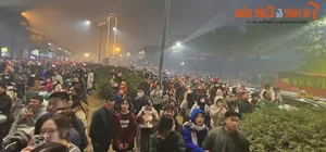 Unique Ways Crowds Watched the 2025 Fireworks at My Dinh - image 3