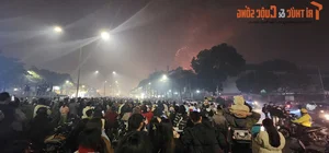 Unique Ways Crowds Watched the 2025 Fireworks at My Dinh - image 9
