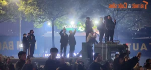 Unique Ways Crowds Watched the 2025 Fireworks at My Dinh - image 10