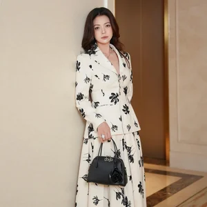 Actress Kieu Anh's Youthful Beauty At U40 Age - image 1