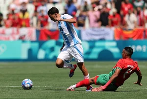 Chaos at Paris Olympics: Argentina’s Dramatic 90+16 Minute Equalizer Sparks Pitch Invasion - image 6