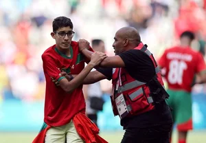 Chaos at Paris Olympics: Argentina’s Dramatic 90+16 Minute Equalizer Sparks Pitch Invasion - image 3