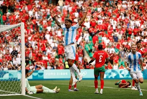 Chaos at Paris Olympics: Argentina’s Dramatic 90+16 Minute Equalizer Sparks Pitch Invasion - image 2