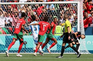 Chaos at Paris Olympics: Argentina’s Dramatic 90+16 Minute Equalizer Sparks Pitch Invasion - image 7