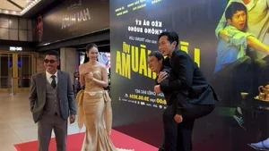 Vietnamese Celebrities Shine at the Premiere of 'Lam Giau Voi Ma' - image 6