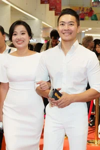 Vietnamese Celebrities Shine at the Premiere of 'Lam Giau Voi Ma' - image 11