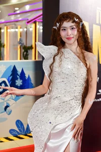 Vietnamese Celebrities Shine at the Premiere of 'Lam Giau Voi Ma' - image 2