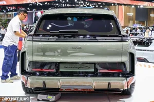 2026 Porsche Cayenne Electric: A 1,156 HP Masterpiece Debuts in Thailand - image 6