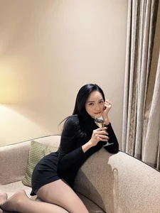 How Vietnamese Celebrities Celebrated New Year’s Eve: Glitz, Glamour, and Intimate Moments - image 3