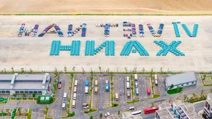 Nearly 400 VinFast Electric Vehicles Form Giant Green Vietnam Message - image 4