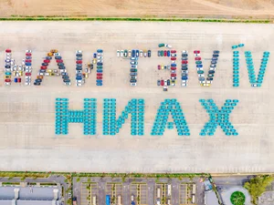 Nearly 400 VinFast Electric Vehicles Form Giant Green Vietnam Message - image 5