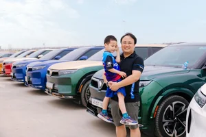 Nearly 400 VinFast Electric Vehicles Form Giant Green Vietnam Message - image 6