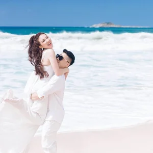 Famous '200 Gold Bars Bride' Shares Breathtaking and Artistic Maternity Photoshoot - image 1