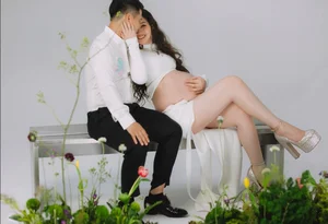 Famous '200 Gold Bars Bride' Shares Breathtaking and Artistic Maternity Photoshoot - image 6