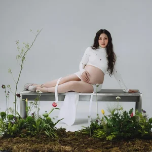 Famous '200 Gold Bars Bride' Shares Breathtaking and Artistic Maternity Photoshoot - image 0