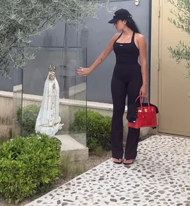 Georgina Rodriguez Stuns in Deep-Cut Dress Supporting Ronaldo in USA - image 4