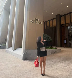 Georgina Rodriguez Stuns in Deep-Cut Dress Supporting Ronaldo in USA - image 1