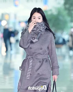 Song Hye Kyo Radiates Youthful Beauty at Airport En Route to Paris - image 1