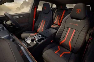 Lamborghini Urus SE Performante: The Ultimate 810 PS Hybrid Super SUV - image 9