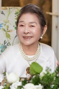 The Beauty Queen Mother Living in a 1,000m2 Luxury Castle - image 10