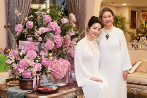 The Beauty Queen Mother Living in a 1,000m2 Luxury Castle - image 0