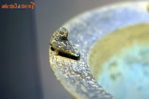 Ancient Artistry: Exploring the Fascinating Bird Imagery on Dong Son Cultural Artifacts - image 6