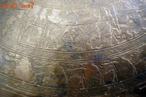 Ancient Artistry: Exploring the Fascinating Bird Imagery on Dong Son Cultural Artifacts - image 7