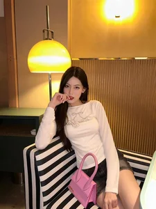 Unveiling the Family Background of Rapper HIEUTHUHAI's Girlfriend - image 2