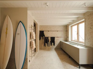 Stunning Cornwall Vacation Home Features Panoramic Ocean Views for Surfers - image 32