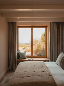 Stunning Cornwall Vacation Home Features Panoramic Ocean Views for Surfers - image 12