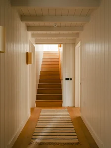 Stunning Cornwall Vacation Home Features Panoramic Ocean Views for Surfers - image 4