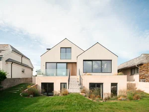 Stunning Cornwall Vacation Home Features Panoramic Ocean Views for Surfers - image 34