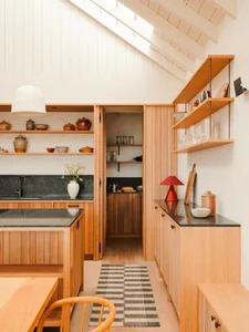 Stunning Cornwall Vacation Home Features Panoramic Ocean Views for Surfers - image 6